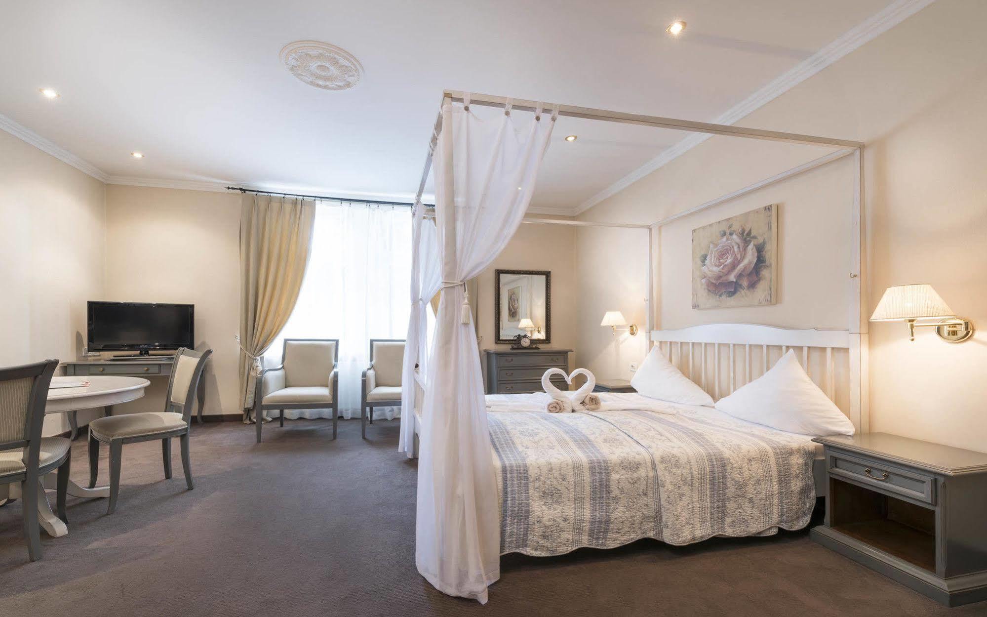 Aparthotel Villa Helvetia Vintage Suites&Breakfast Merano Esterno foto